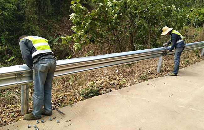 淄博高速公路护栏的定期维护与保养